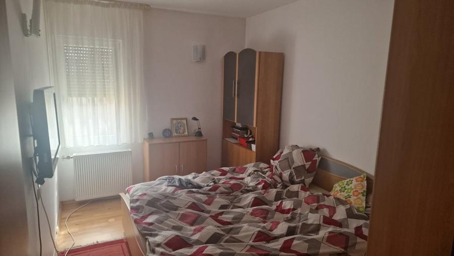 Casă individuală cu 5 camere cu Canalizare în Roșu