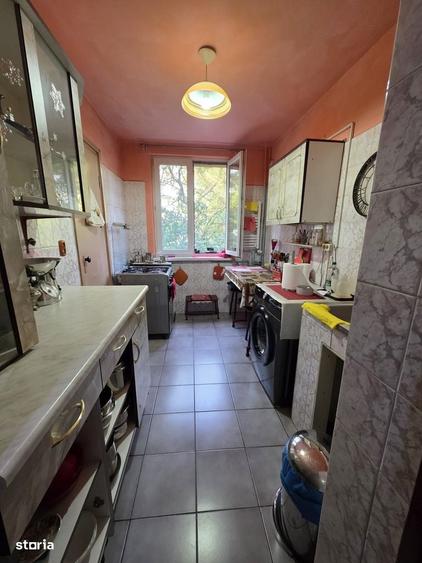 Apartament cu 3 camere decomandat în Valea Ialomiței