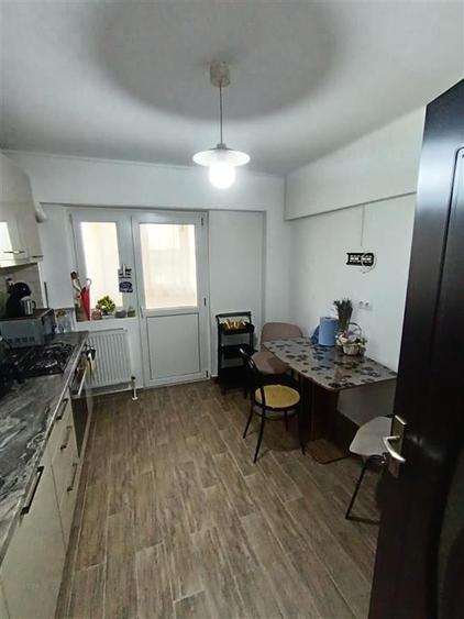 Apartament cu 3 camere decomandat în Apollo
