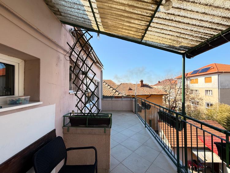 Apartament cu 4 camere semidecomandat în Central