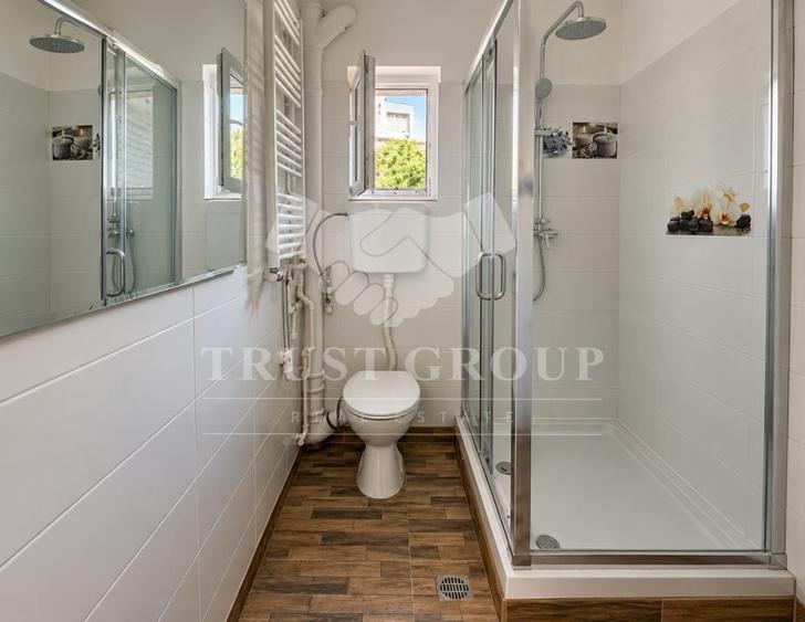 Apartament cu 5 camere semidecomandat în Vatra Luminoasă