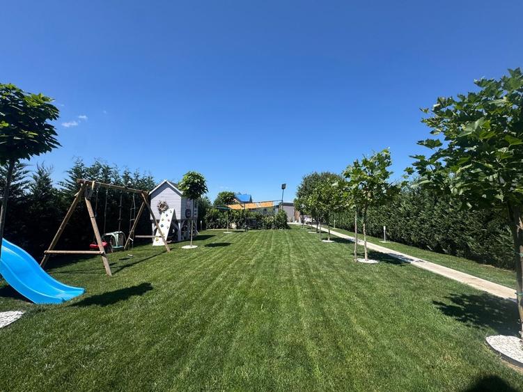 Casă individuală cu 8 camere cu Piscina în Grădiștea