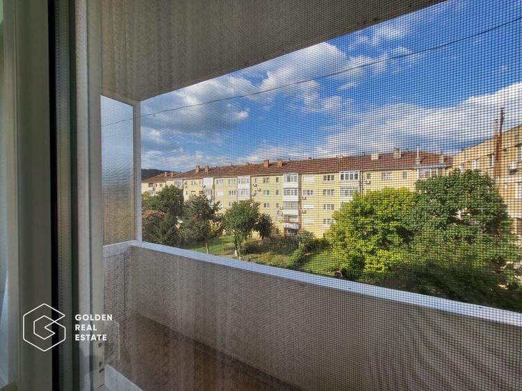 Apartament cu 3 camere semidecomandat în Central