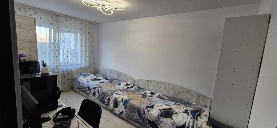 Apartament cu 3 camere decomandat în George Enescu