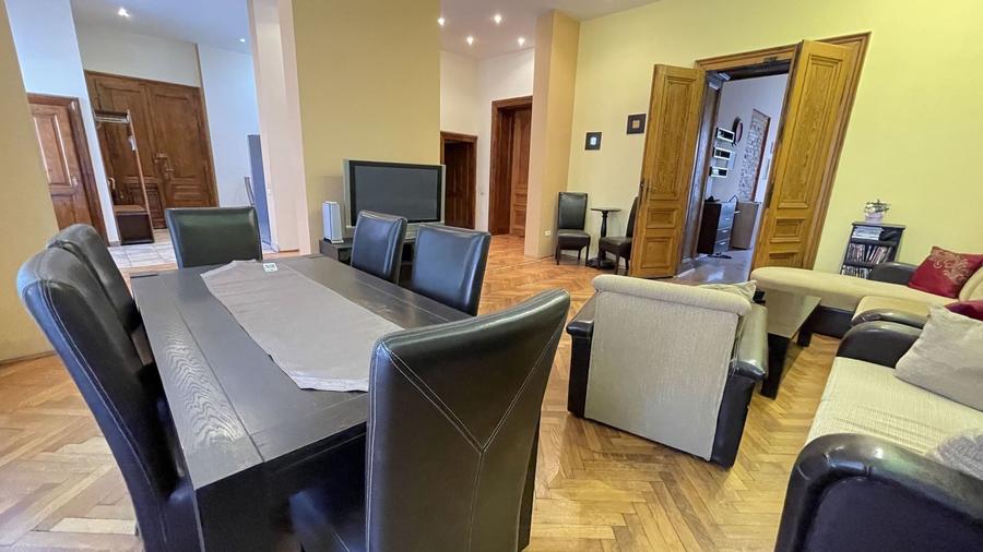 Apartament cu 4 camere decomandat, mobilat în Neptun