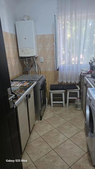 Apartament cu 2 camere nedecomandat în Horia