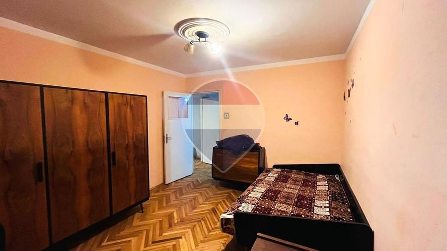 Apartament cu 2 camere semidecomandat, mobilat în Rogerius