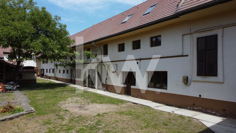 Casă individuală cu 20 camere cu Canalizare în Cristian