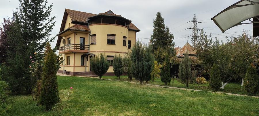 Casă individuală cu 5 camere cu Canalizare în Răzvad
