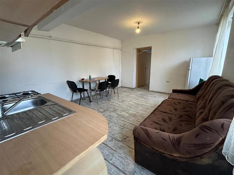 Apartament cu 2 camere semidecomandat, mobilat în Moroasa 2