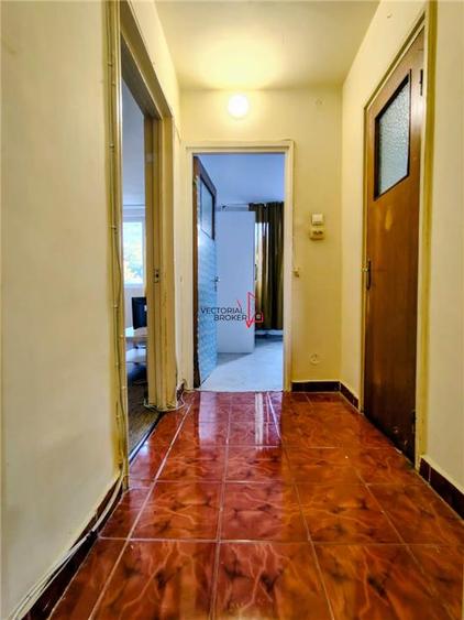 Apartament cu 3 camere semidecomandat în Titan