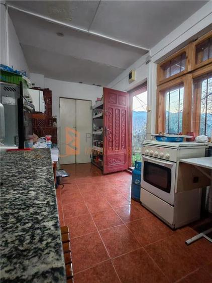 Casă individuală cu 13 camere cu Teren 1063 Mp în Vintilă Vodă