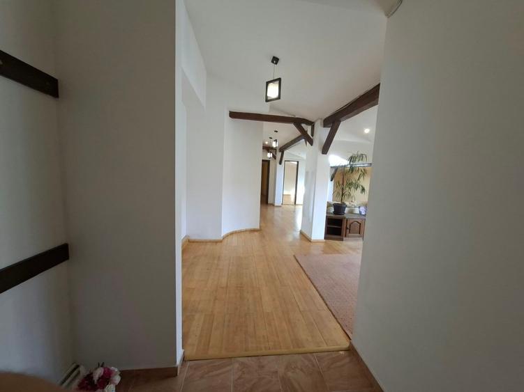 Apartament cu 3 camere semidecomandat în Străulești