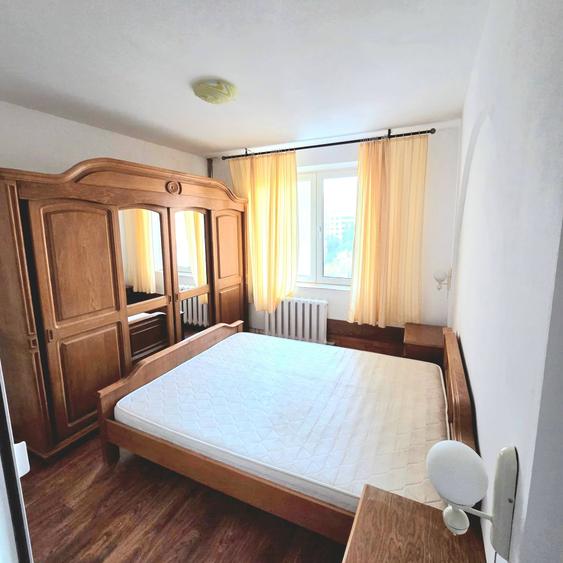 Apartament cu 3 camere semidecomandat în Iancului