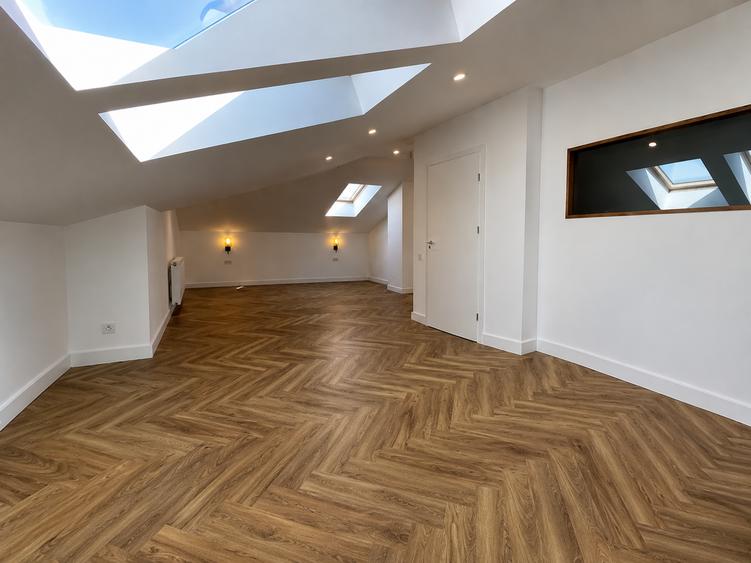 Duplex cu 7 camere cu Canalizare în Nord