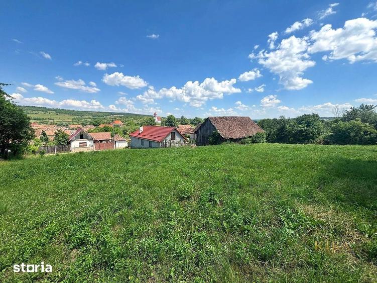 Casă cu 3 camere semidecomandat cu Teren 1600 Mp în Cincu
