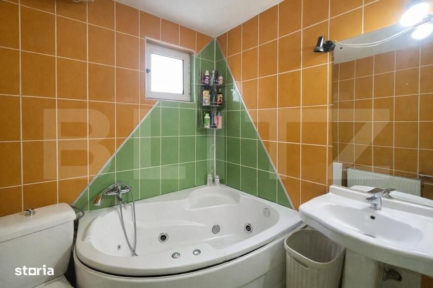 Apartament cu 3 camere semidecomandat, mobilat în Rovine