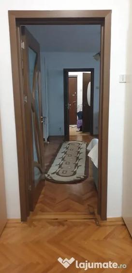 Apartament cu 3 camere semidecomandat în Lujerului