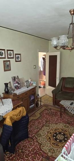 Apartament cu 3 camere decomandat în Rovine