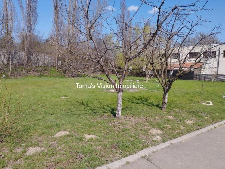 Teren intravilan de 592 mp, în 1 Decembrie