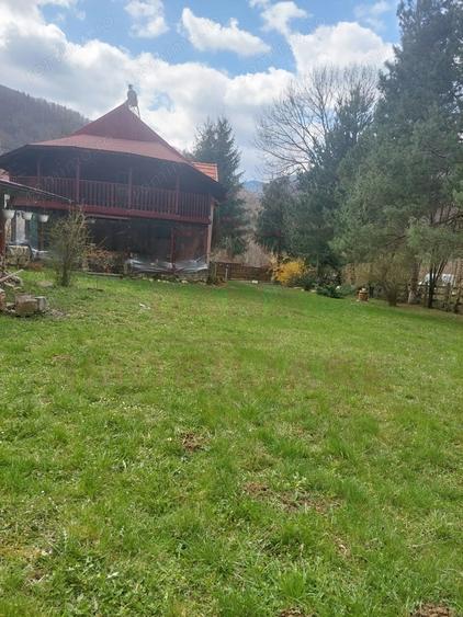 Casă cu 5 camere cu Teren 1100 Mp în Poiana