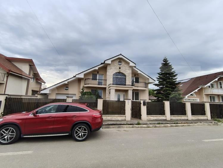 Casă individuală cu 6 camere decomandat cu Canalizare în Sânmartin