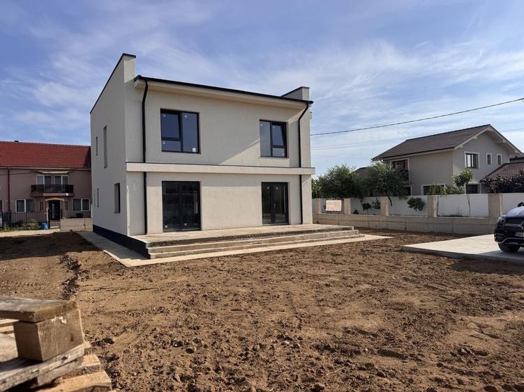 Casă cu 4 camere în Central