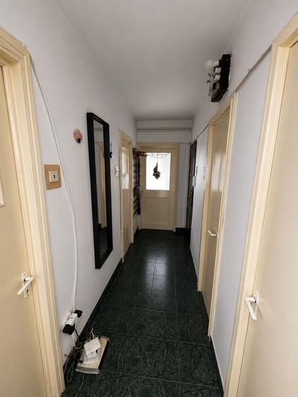 Apartament cu 3 camere nedecomandat, mobilat în Podu Roș