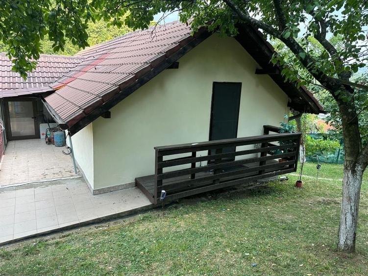 Casă cu 4 camere în Central