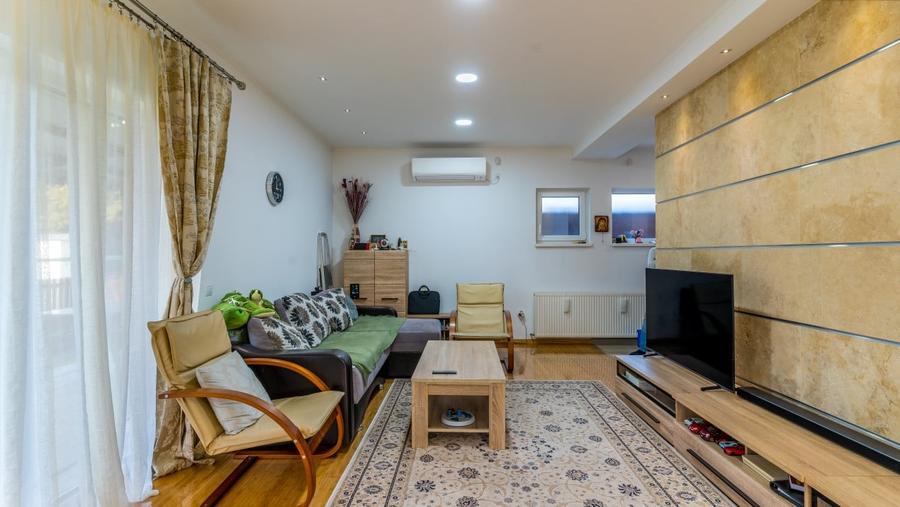 Casă individuală cu 4 camere cu Piscina în Borhanci