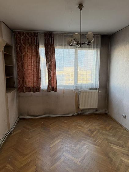 Apartament cu 4 camere decomandat în Liteni