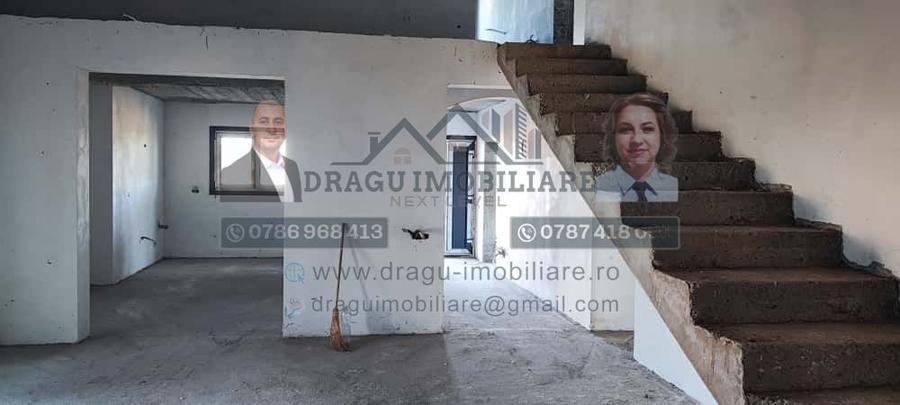Casă individuală cu 8 camere cu Canalizare în Munteni