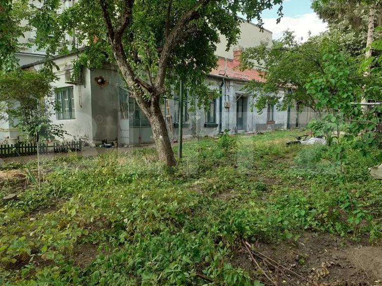 Casă cu 5 camere cu Teren 596 Mp în Central