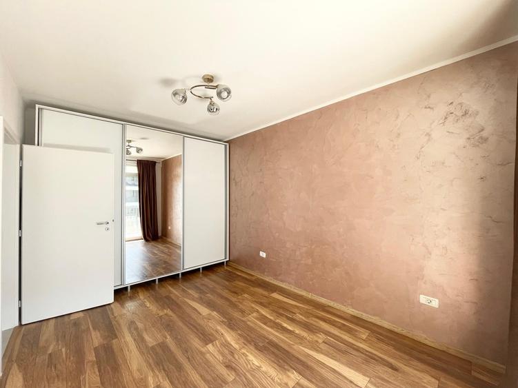 Apartament cu 3 camere decomandat, mobilat în Aradului