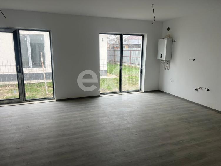 Casă individuală cu 3 camere cu Canalizare în Corbu