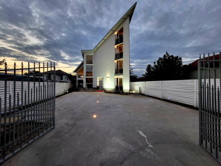 Casă individuală cu 6 camere cu Canalizare în Corbeanca