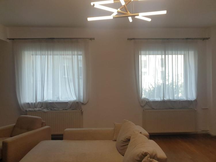 Apartament cu 3 camere decomandat, mobilat în Unirii