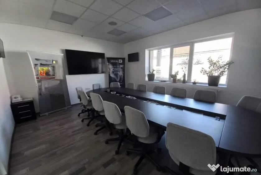 Casă cu 7 camere cu Teren 450 Mp în Central
