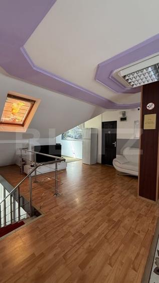 Apartament cu 7 camere decomandat, mobilat în Tudor