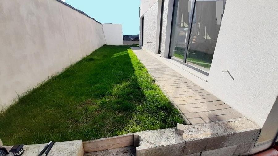 Duplex cu 6 camere cu Canalizare în Europa