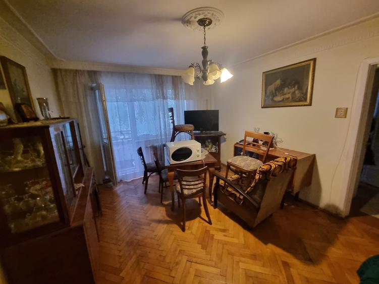 Apartament cu 2 camere semidecomandat în Podu Roș