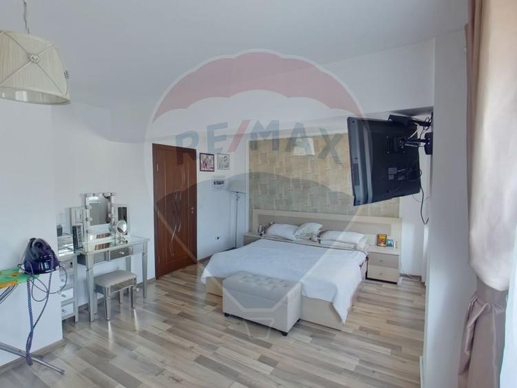 Apartament cu 4 camere decomandat, mobilat în Ultracentral
