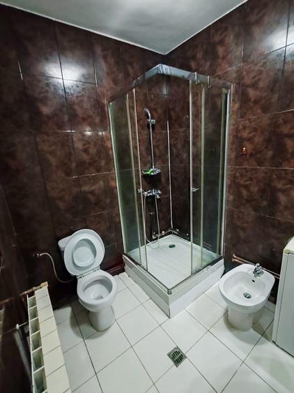 Apartament cu 3 camere semidecomandat, mobilat în Moșilor