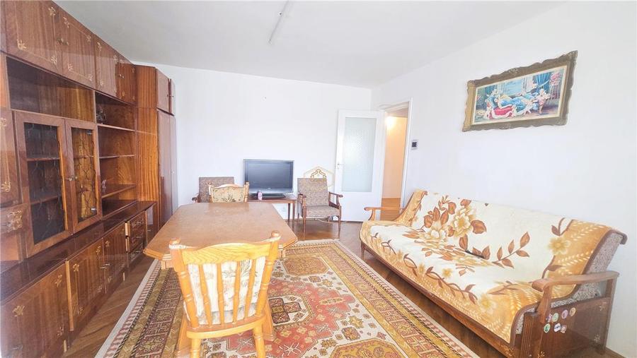 Apartament cu 4 camere decomandat în Micro 16