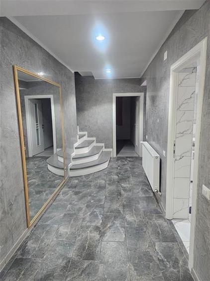 Casă individuală cu 5 camere cu Teren 400 Mp în Central