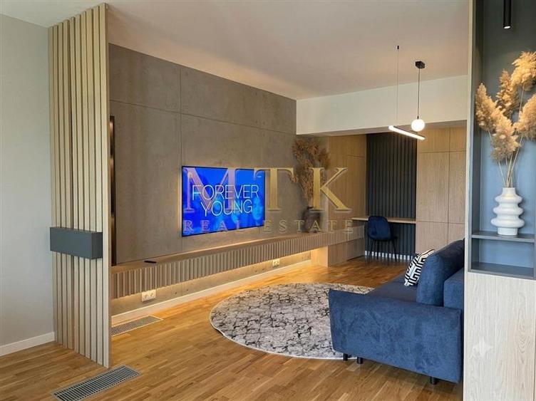Apartament cu 3 camere decomandat, mobilat în Iancu Nicolae