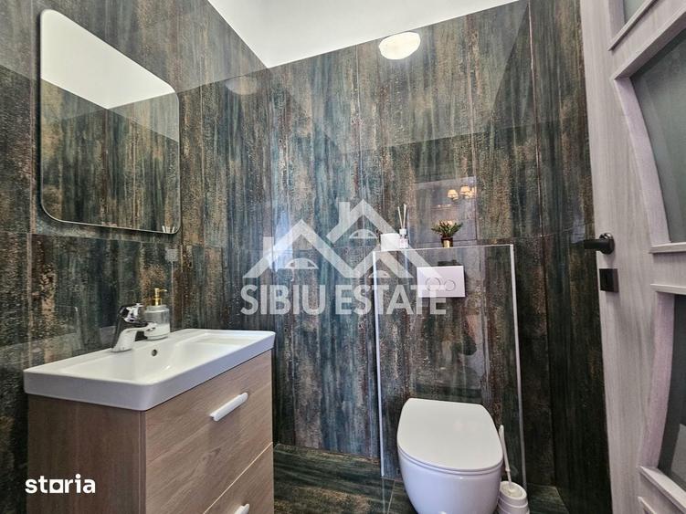 Casă cu 5 camere cu Teren 670 Mp în Roșia