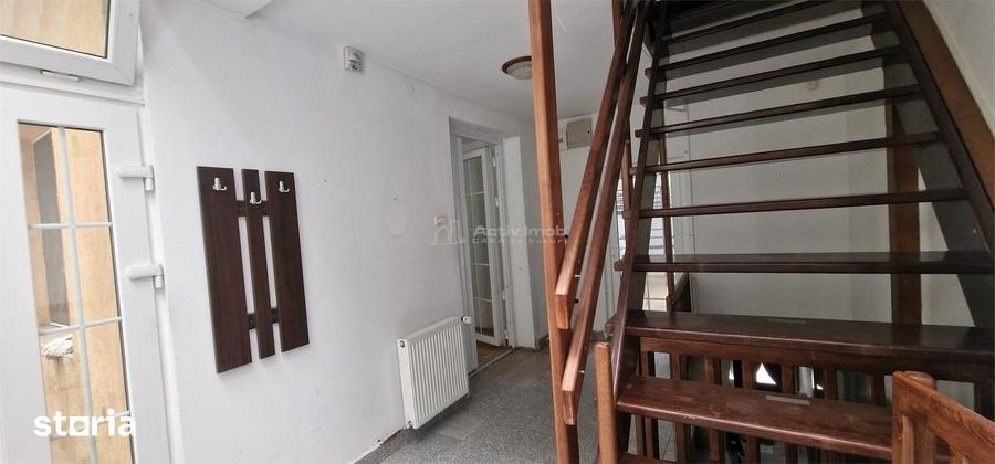 Casă cu 10 camere cu Teren 32.18 Mp în Muncitoresc
