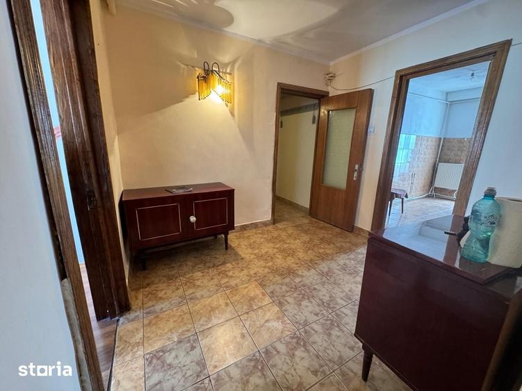 Apartament cu 3 camere decomandat în Mioriței