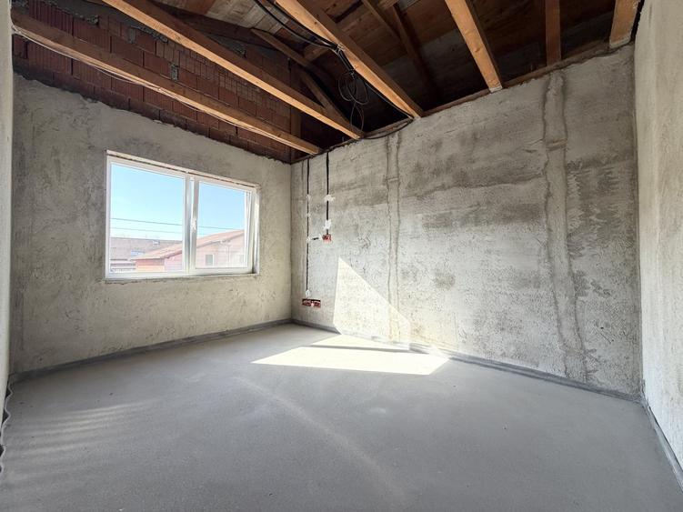 Duplex cu 5 camere cu Canalizare în Ghiroda